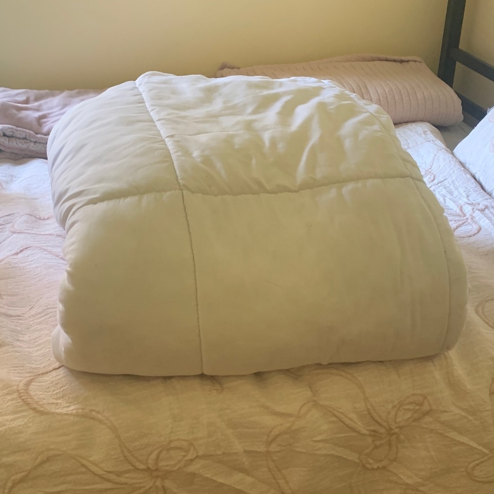 Soft Cream Down Alternative Comforter - Neutral Bedding